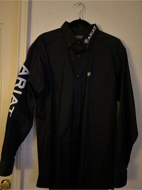 Ariat men’s Black Long-Sleeve Button-Down Shirt with White Logo NWOT